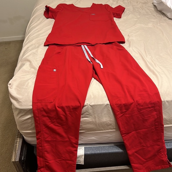 Figs red scrub set - Picture 3 of 3